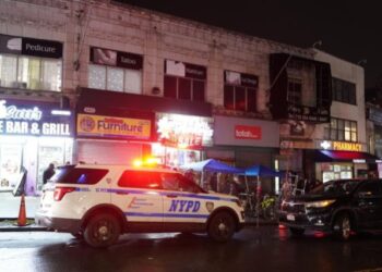 Segundo caso en pocas horas: Docenas de migrantes hallados hacinados en sótano de tienda en Nueva York