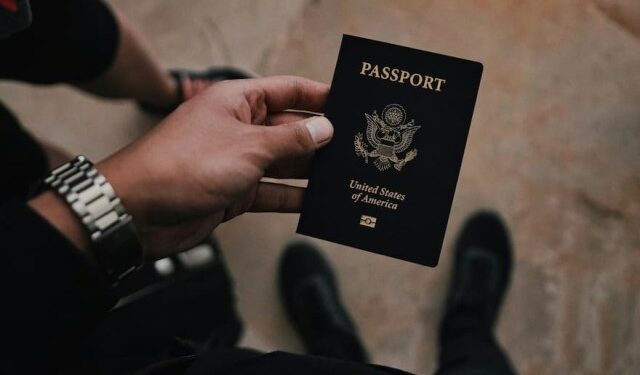 Los 19 países del mundo a los que EEUU advierte no viajar con pasaporte americano
