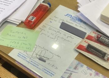 Encontró un récipe médico de tres años atrás de su padre y se llevó una sorpresa al descubrir el origen