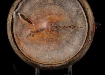 Reloj fundido por la explosión atómica de Hiroshima fue subastado y consiguió esta astronómica suma