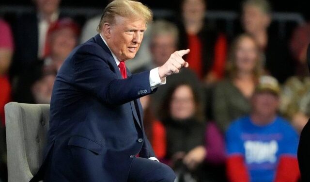 La defensa de Trump pide retrasar 30 días el pago de su multa de 355 millones de dólares