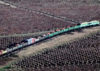 Así es el “tren del zar”, el “super ferrocarril” que Rusia ha construido como línea defensiva en Ucrania