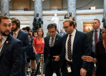 Presidente del Congreso de EEUU rechazó examinar un paquete de ayuda a Ucrania