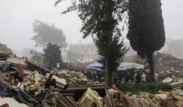 Un año después del terremoto en Turquía, miles de personas aún sufren sus consecuencias