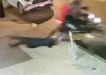 Ola de delitos en Nueva York: venezolanos en moto arrastraron salvajemente a una mujer para robarla (VIDEO)