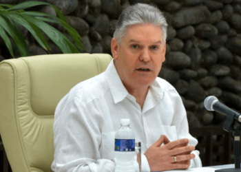 Destituyen al ministro de Economía de Cuba tras el aplazamiento del alza de la gasolina