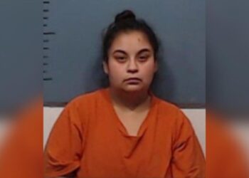 Horror en Texas: le arrojaron humo de fentanilo en la cara a una recién nacida para “pacificar sus llantos”