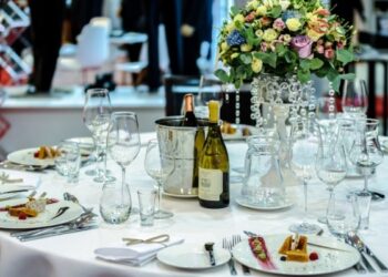 Amor en tiempo de crisis: conectar con quien genere estabilidad económica y menos angustia