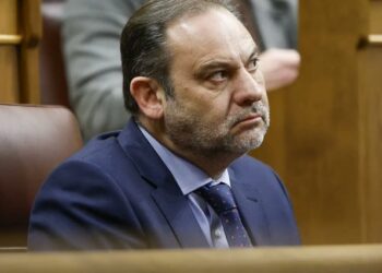 Ábalos desafía al Psoe: dimite como presidente de la Comisión de Interior, pero mantiene su acta de diputado