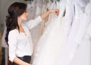 Por complacer a su mamá, traicionó a su novia de la peor manera a días de la boda