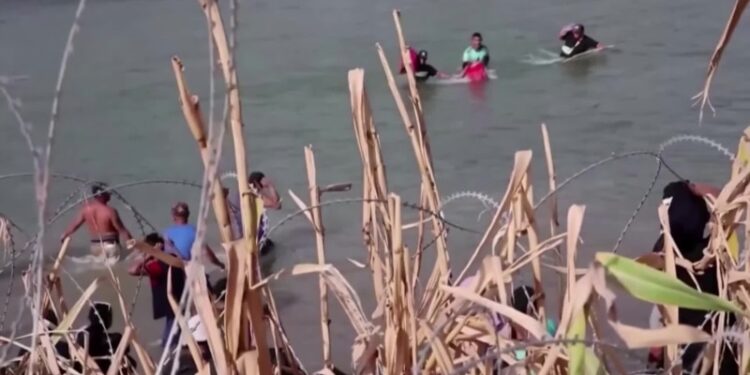 EEUU: Tribunal de apelaciones mantiene suspensión de ley migratoria en Texas