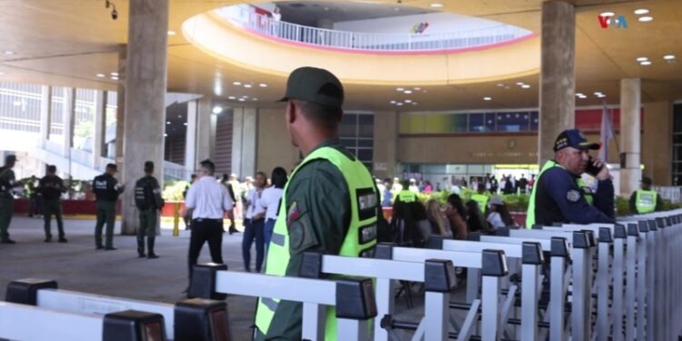 Elecciones en Venezuela: ¿cómo queda la oposición sin “las Corinas” en la carrera por la presidencia?