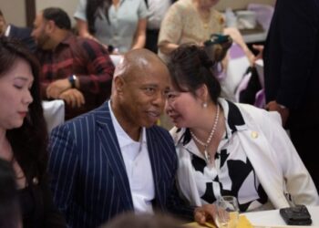 FBI allanó residencias de aliada del alcalde de Nueva York (VIDEO)