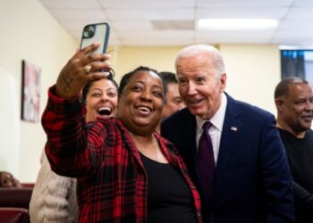 La campaña de Biden cambia de estrategia para dejar que el presidente sea él mismo