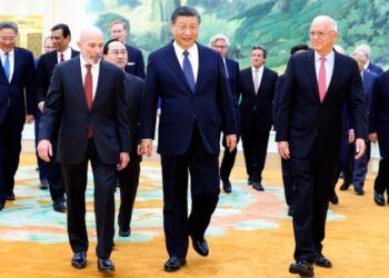 En reunión con empresarios estadounidenses, Xi pide mejores relaciones