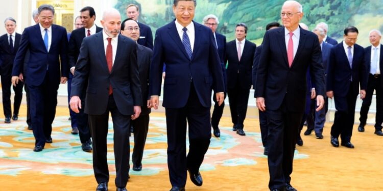 En reunión con empresarios estadounidenses, Xi pide mejores relaciones