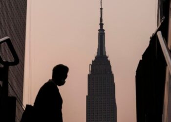 Pánico en el Empire State de Nueva York: varias personas atrapadas en un ascensor a 48 pisos de altura