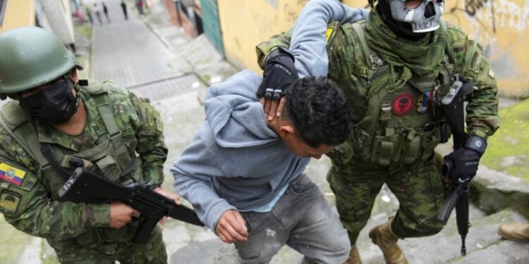 Alcaldes en Ecuador buscan protección policial en medio de espiral de violencia