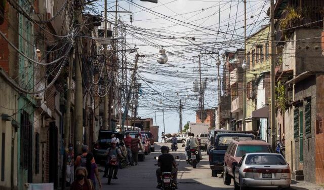 A cinco años del “mega apagón nacional”, otra fluctuación eléctrica afectó varios estados de Venezuela