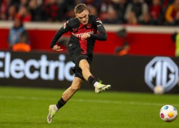 Bayer Leverkusen dio otro paso hacia el título tras vencer a Wolfsburgo