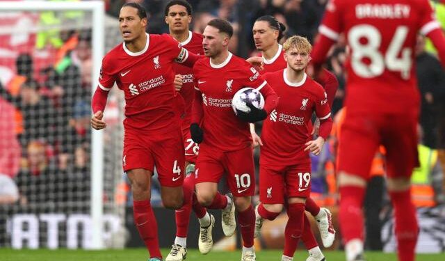 Liverpool y el Manchester City empataron tras impactante partido que dejó al Arsenal como líder