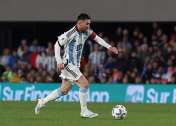 “Teníamos que hacerle esta invitación”: Mascherano confirmó que dialoga con Messi para los JJOO