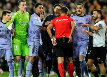 El Real Madrid, en “shock”, presentará alegaciones tras la tarjeta roja a Bellingham