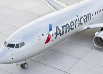 Terror en las alturas: avión que partió de Nueva York aterrizó de emergencia por rotura del parabrisas