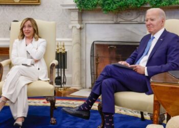 VIDEO: El inapropiado beso en la cabeza de Biden a Meloni durante encuentro en la Casa Blanca