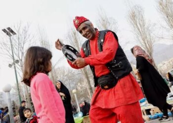 Persecución en Irán: el régimen arrestó a dos mujeres por bailar en público