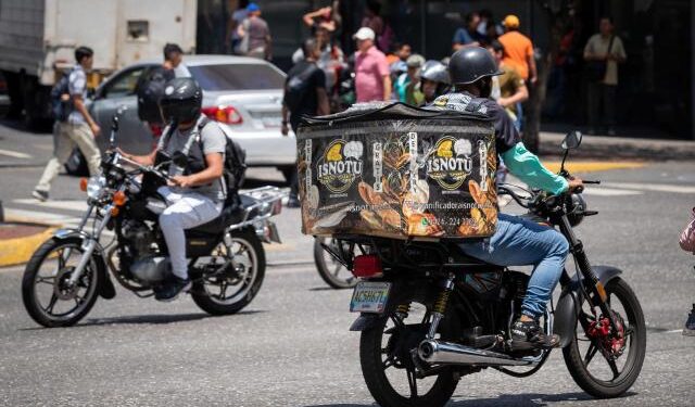 Los “delivery”, un boyante sector en Venezuela que emplea a miles de personas
