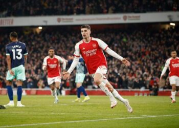 El alemán Havertz dejó al Arsenal líder de la Premier con gol a última hora