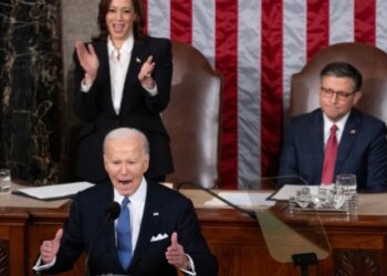 El desliz de Biden que desató la furia de los defensores de los migrantes en Nueva York