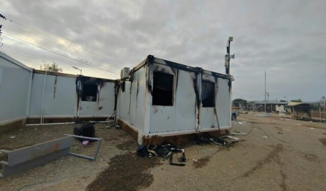 Panamá encarcela por seis meses a los 45 migrantes que vandalizaron un albergue en el Darién