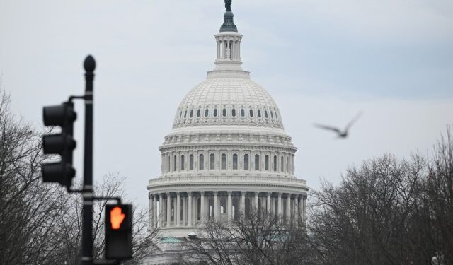 Congreso de EEUU adoptó texto para evitar parálisis parcial del Estado