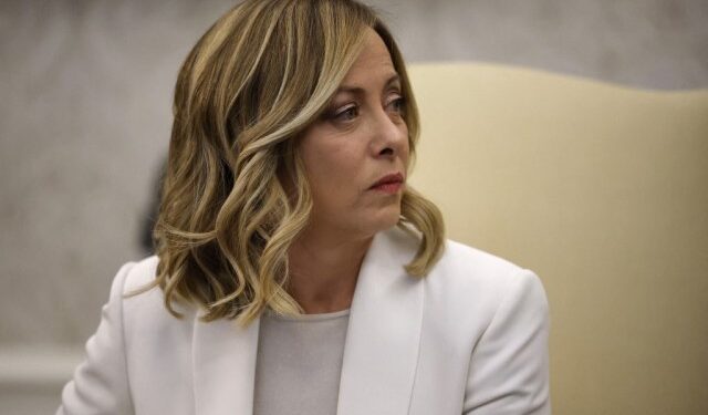 Meloni propone a Biden una alianza global contra los traficantes de personas