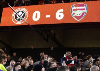 Arsenal respondió a victorias de Liverpool y City con una goleada sin piedad a Sheffield