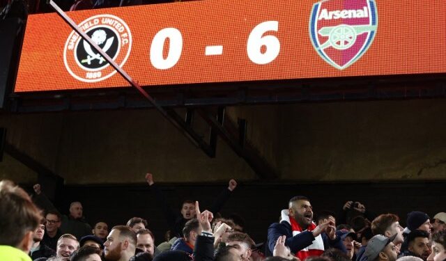 Arsenal respondió a victorias de Liverpool y City con una goleada sin piedad a Sheffield