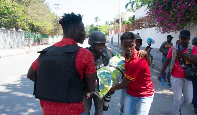 Se complejizó la crisis humanitaria en la capital de Haití a causa de la violencia