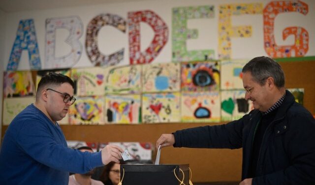 Portugal acude a las urnas en unas legislativas que podrían marcar un giro conservador