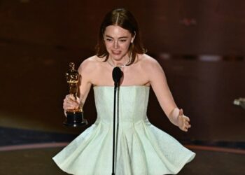 Emma Stone alcanzó el Óscar a mejor actriz por su papel en “Pobres criaturas”