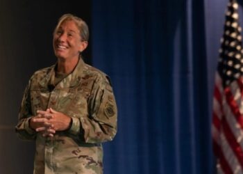 Se retira “El Ángel de la Muerte” de Afganistán, la aviadora de EEUU que aterró a los talibanes tras el #11Sep