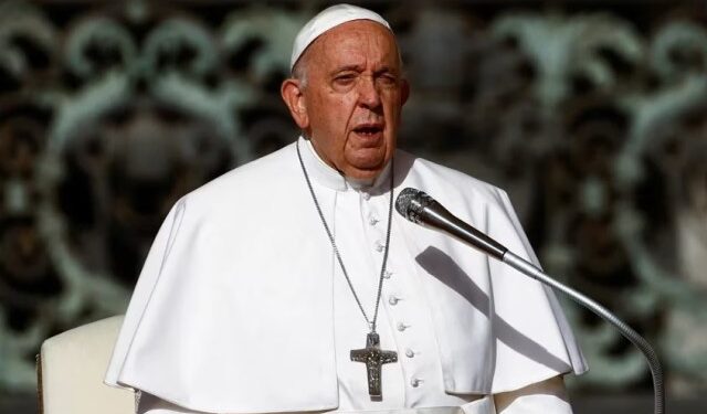 El papa Francisco arremete contra la “ideología” de género, “el peligro más feo”