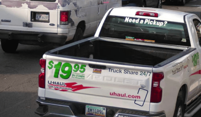 Tirador escapó tras acribillar a tres personas frente a un consultorio dental en California