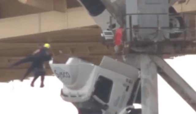 Dramático rescate en EEUU: un camión quedó colgando de un puente (VIDEO)