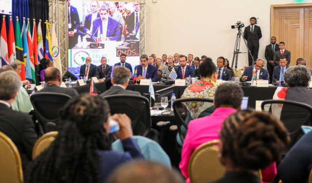 VIDEO: Maduro se aventuró a improvisar frases en inglés y se convirtió en el hazmerreír de la Celac