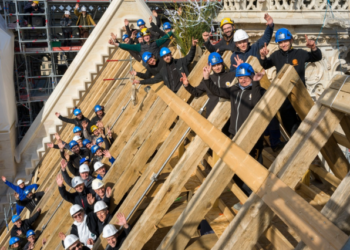 Finalizó restauración de estructura de madera en la nave de Notre Dame de París