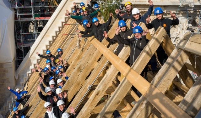 Finalizó restauración de estructura de madera en la nave de Notre Dame de París