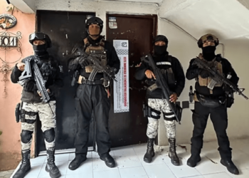 La espeluznante FOTO del altar satánico oculto dentro de la casa de narcotraficantes mexicanos