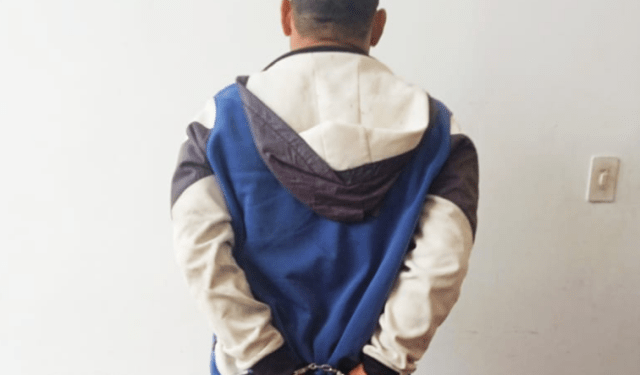 VIDEO: funcionarios de PoliLara aplicaron arresto al estilo “George Floyd” a un motorizado frente a su pequeña hija